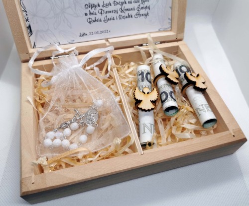 pudełko na pieniądze pierwsza komunia święta z różańcem 1.jpg