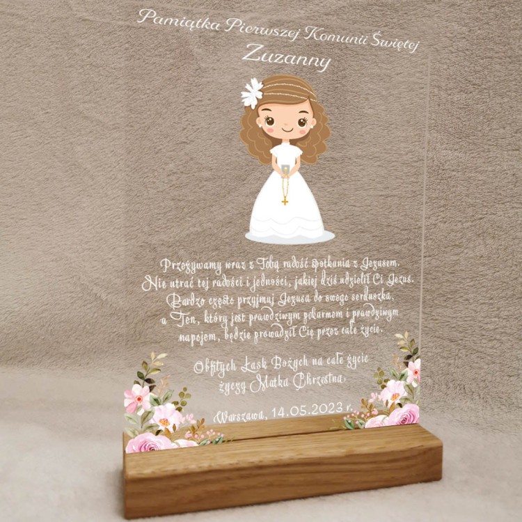 pamiątka pierwszej komunii świetej dla dziewczynki dziewczynka w albie.jpg